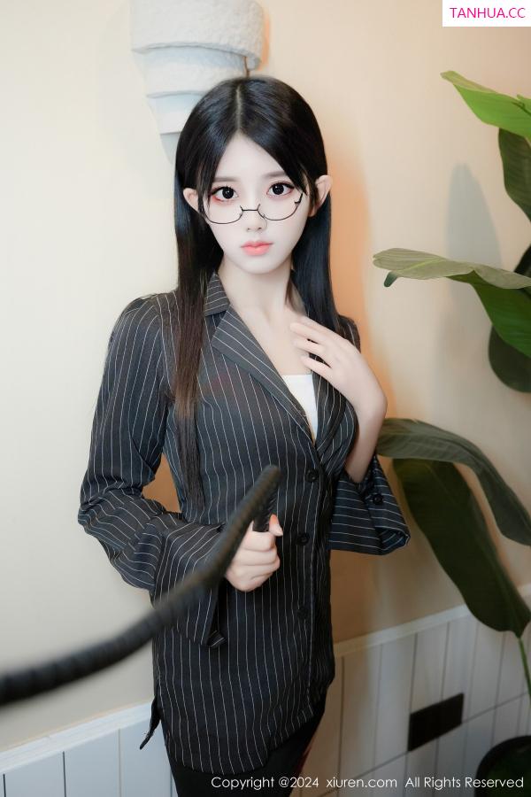 吴佩慈 吴佩慈 [XiuRen]高清写真图 2024.07.04 No.8802 美少女@ 黑丝美腿第21张图片